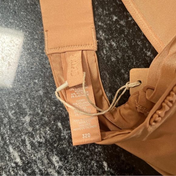 Skims bra 32D - Picture 3 of 3